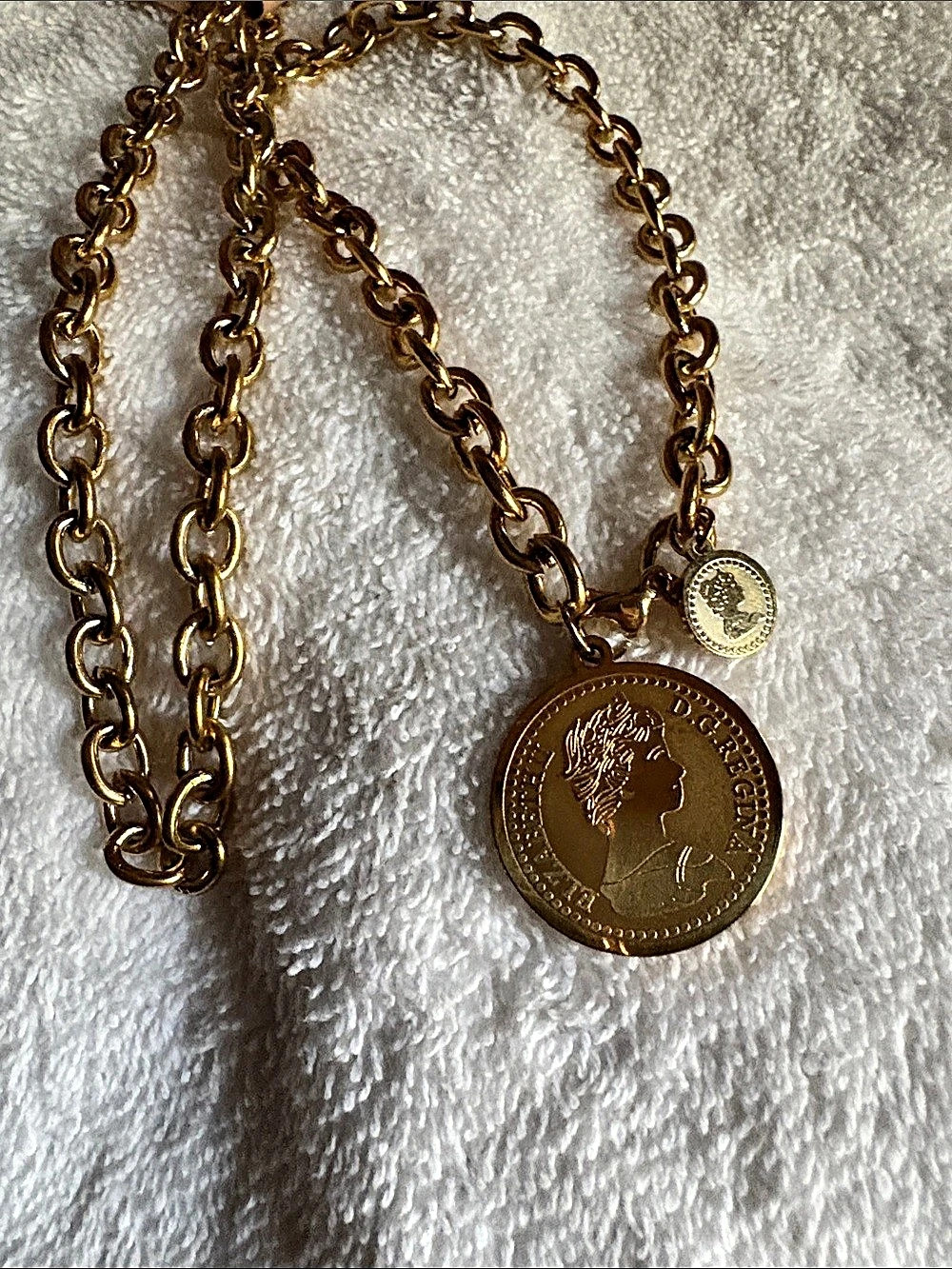 Gold-Tone Coin Pendant Necklace Like New